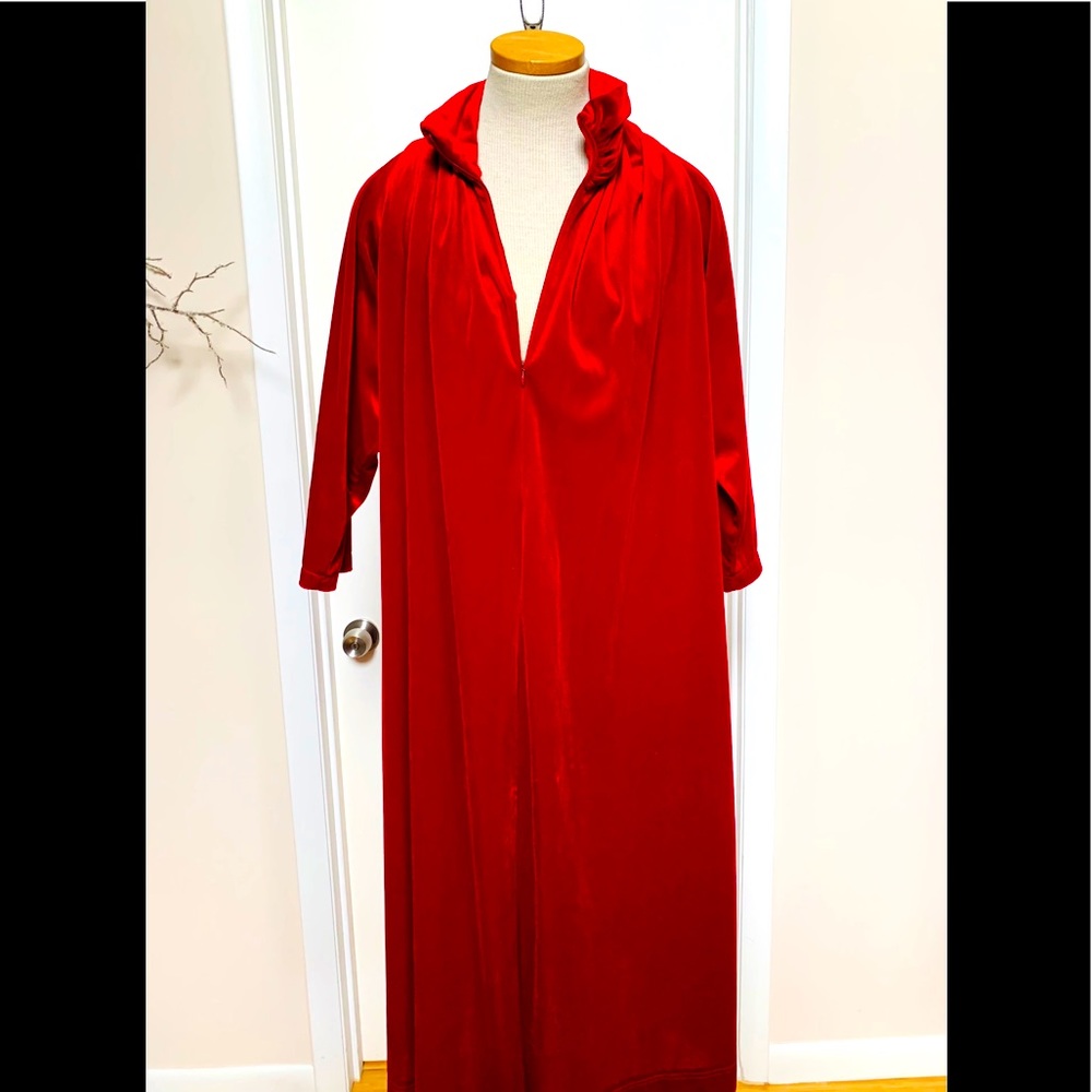 VINTAGE OSCAR DE LA RENTA RED VELVET HOUSE COAT